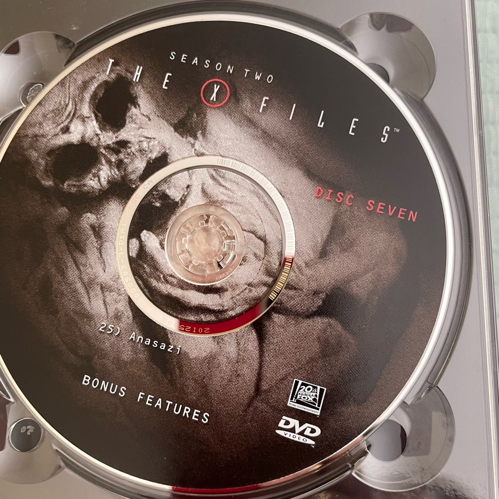 X Files Complete Second Season - Picture 13 of 16